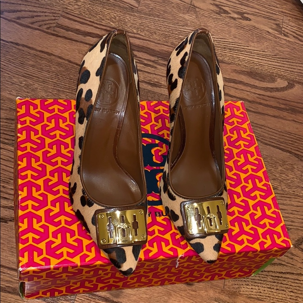 Celina Leopard Print Pumps